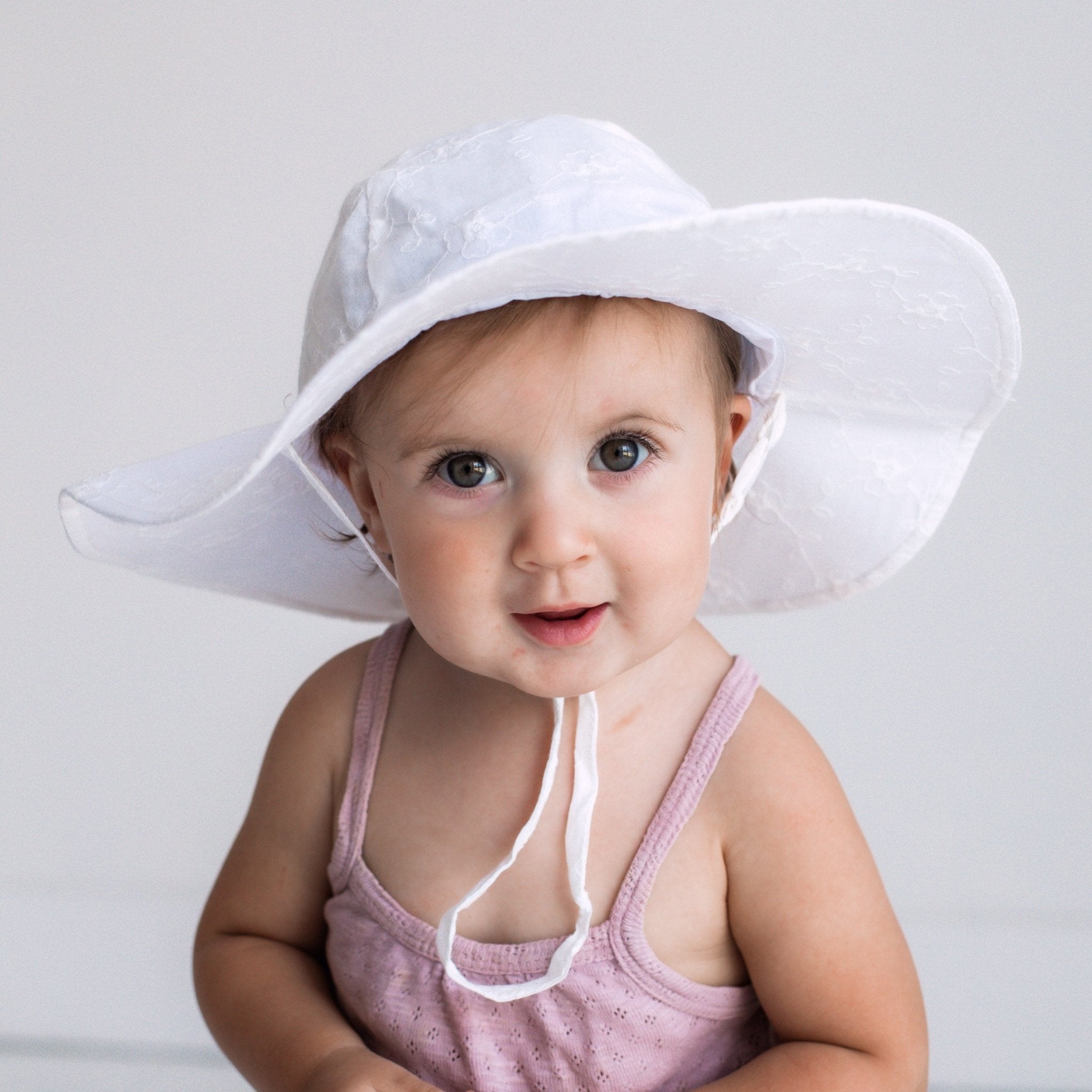 summer infant 29350 Embroidered Sunhat UPF 50+ Baby & Toddler 0-6 months