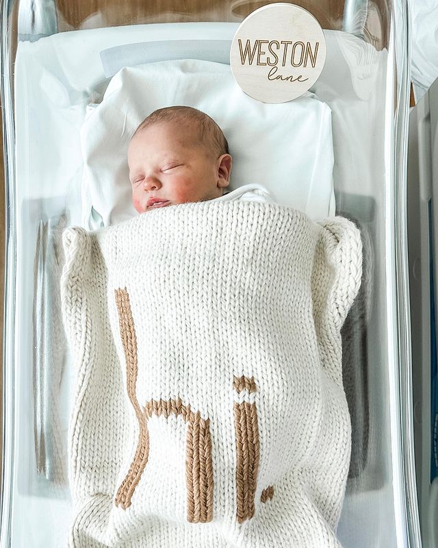 hi. Hand Knit Blanket Pecan - Blanket