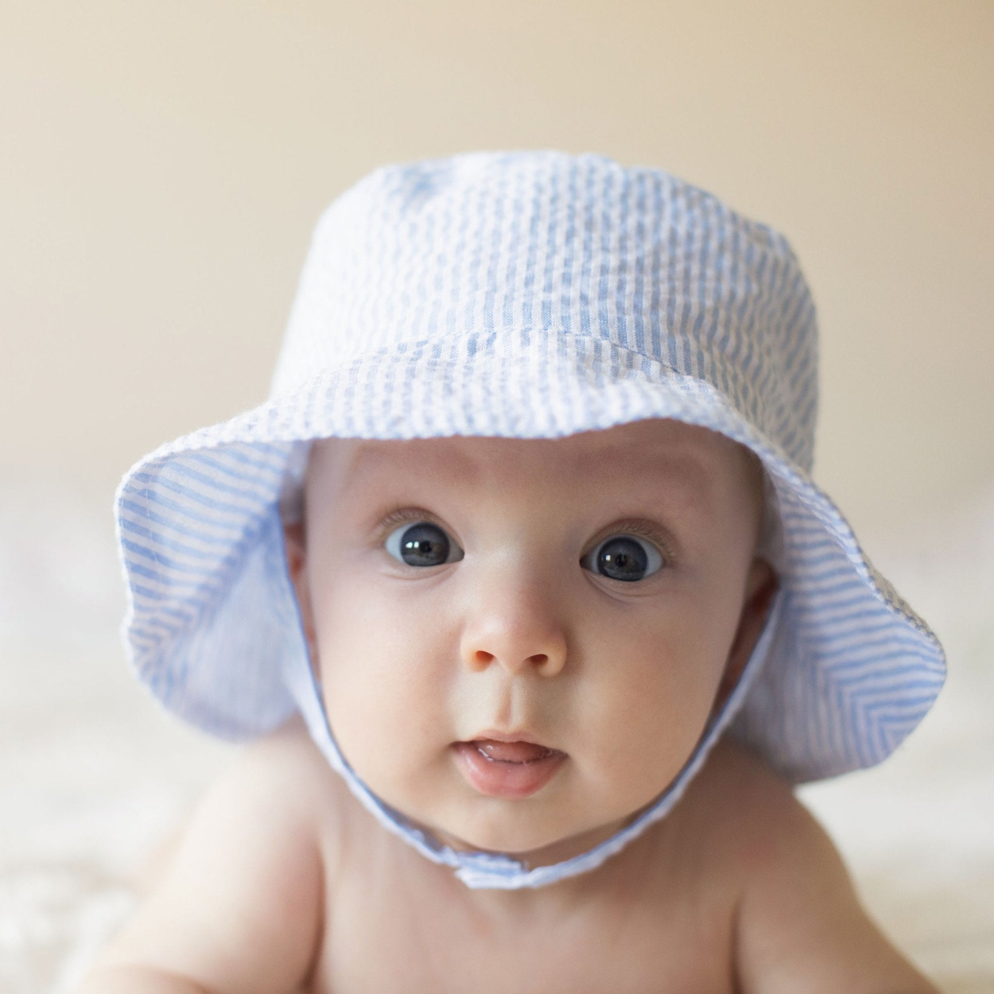 Light Blue Stripe UPF 25+ Seersucker Bucket Hat - Huggalugs